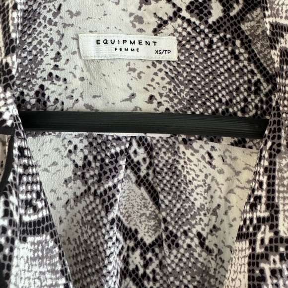 Equipment Silk Snake Python Print Button Down Dress Shirt XS - Picture 2 of 3